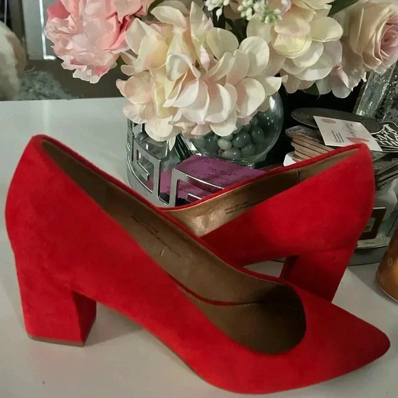 Abound red pointed toe block heel faux suede pumps sz 8 new with small scratch - Picture 6 of 7